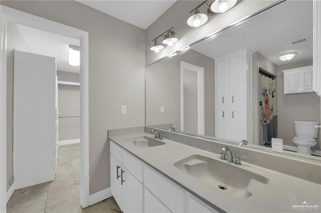 Building Photo - 9812 Las-Palmas Dr
