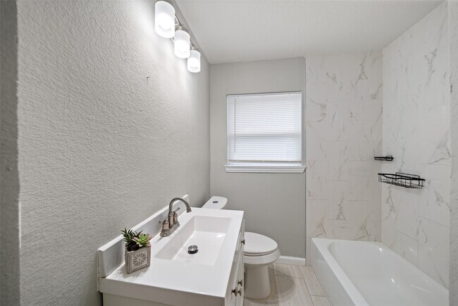 Building Photo - 5755 Belvedere Dr