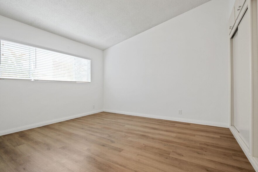 Building Photo - 918 11th St