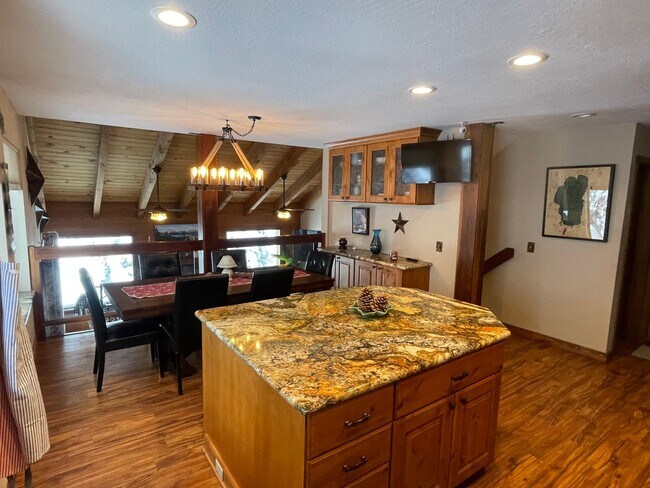 Building Photo - Beautiful furnished house in Stateline available now!