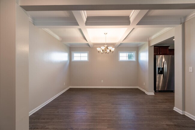 Building Photo - 3733 Moseley Dr