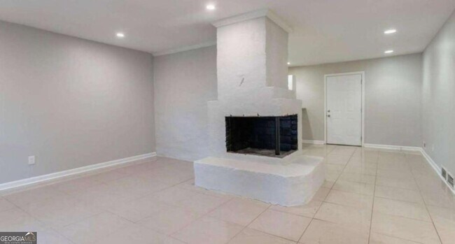 Building Photo - 3409 Hyland Dr