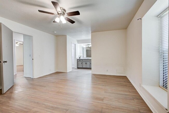 Building Photo - 1030 Walsh Ln