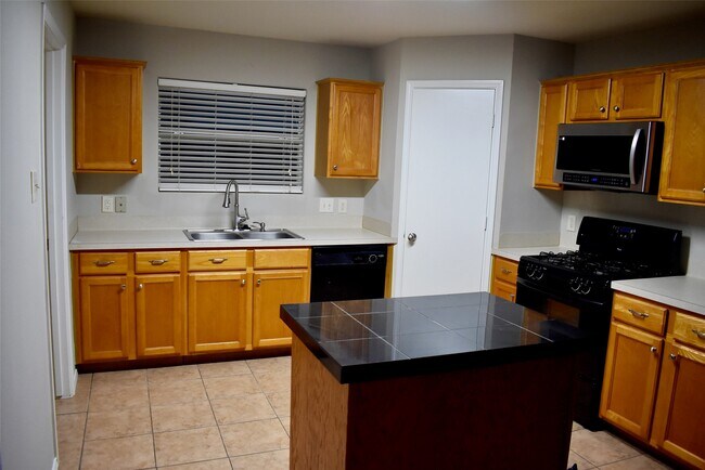 Building Photo - 410 Laurel Sage Dr
