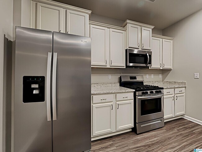 Building Photo - 1064 Park View Dr