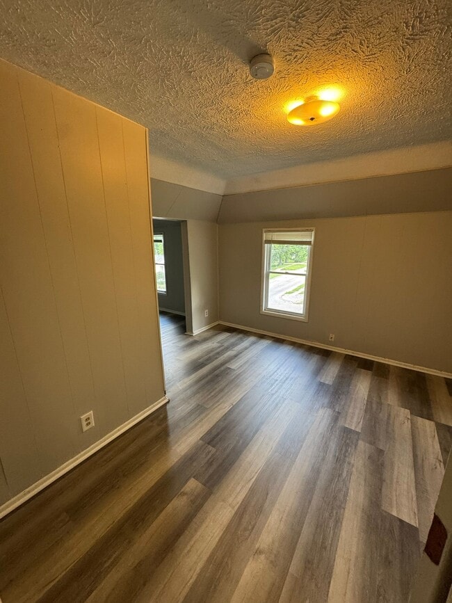 Building Photo - 6547 Bedford Ave