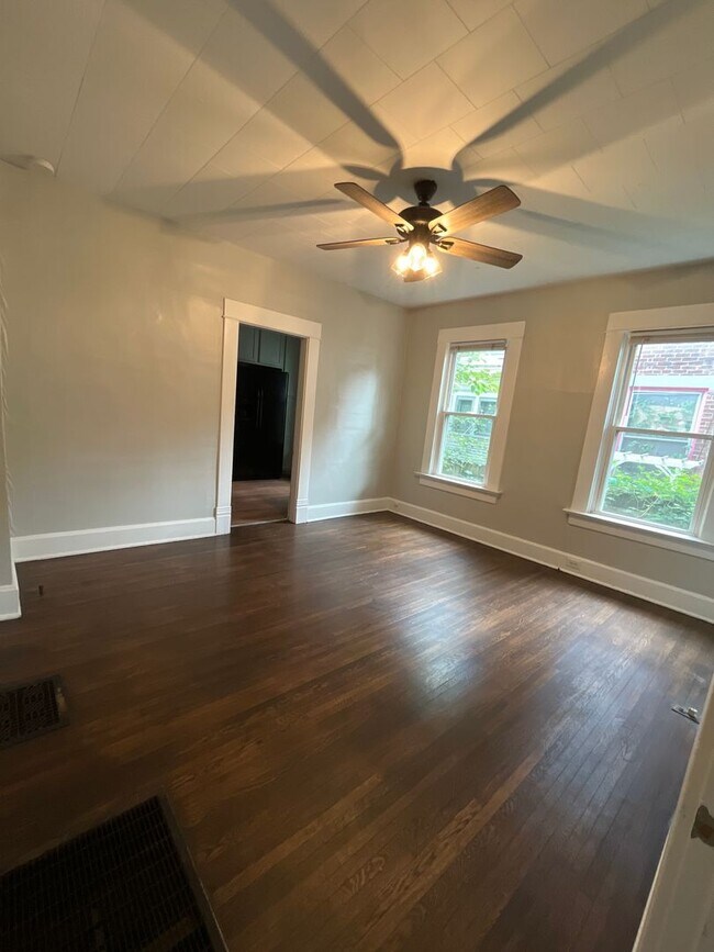 Building Photo - 337-339 Mithoff