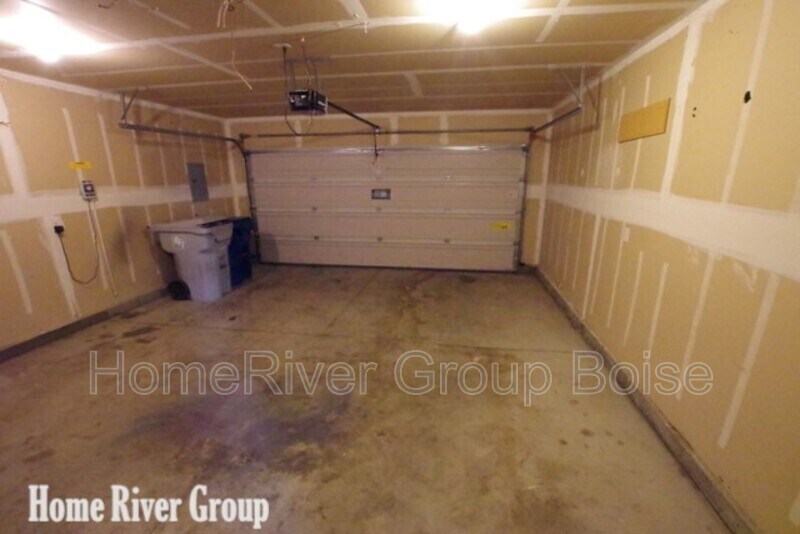 Building Photo - 793 Triumph Dr