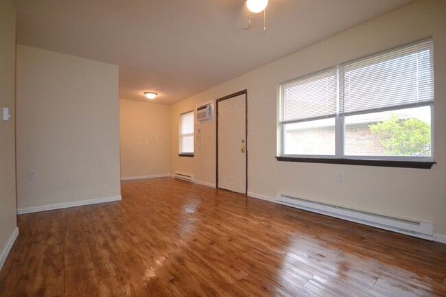 Building Photo - Longton Apartments