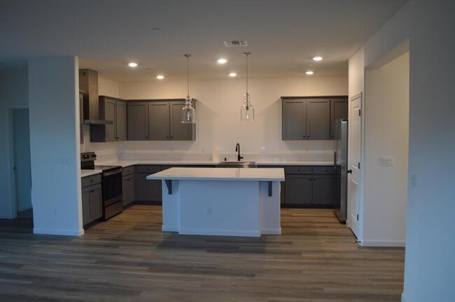 Building Photo - 573 Bedfordshire Dr