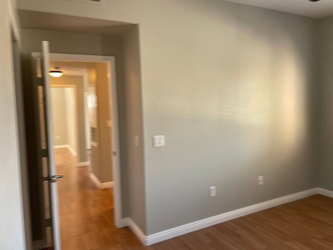 Building Photo - 2 bedroom upgraded condo in Silverado Ranch