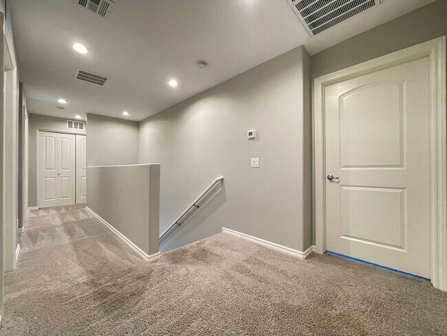 Building Photo - Beautiful Gated Henderson Home | 3 Bed/ 2.5 Bath- AVAILABLE 3/31/26