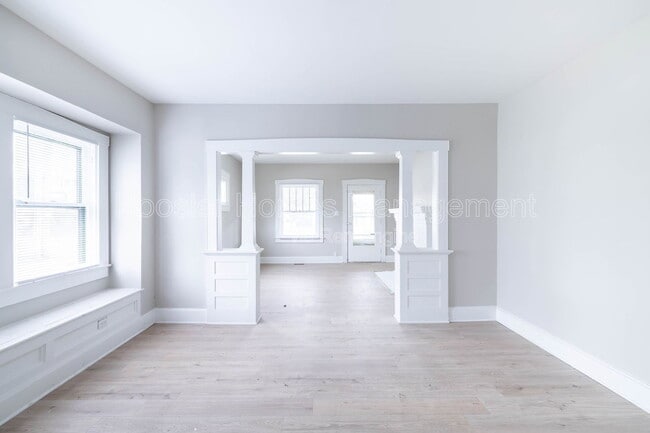 Building Photo - 3850 N Capitol Ave