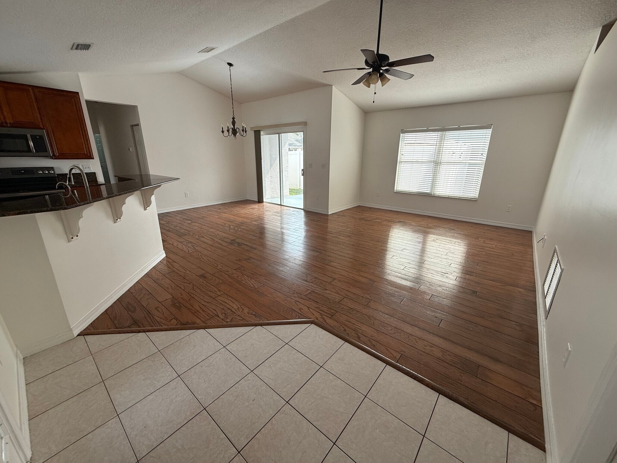 Building Photo - 453 Island View Cir