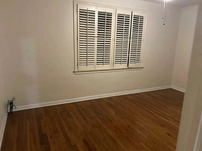 Building Photo - 2652 Merwyn Rd