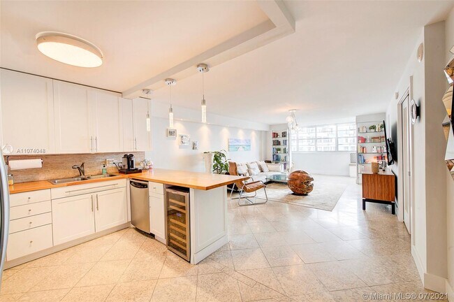 Building Photo - 5 Island Ave