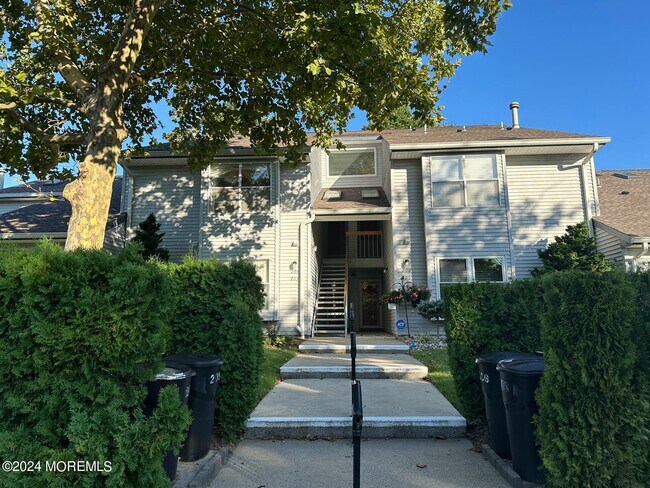 Building Photo - 204 Forsythia Ln