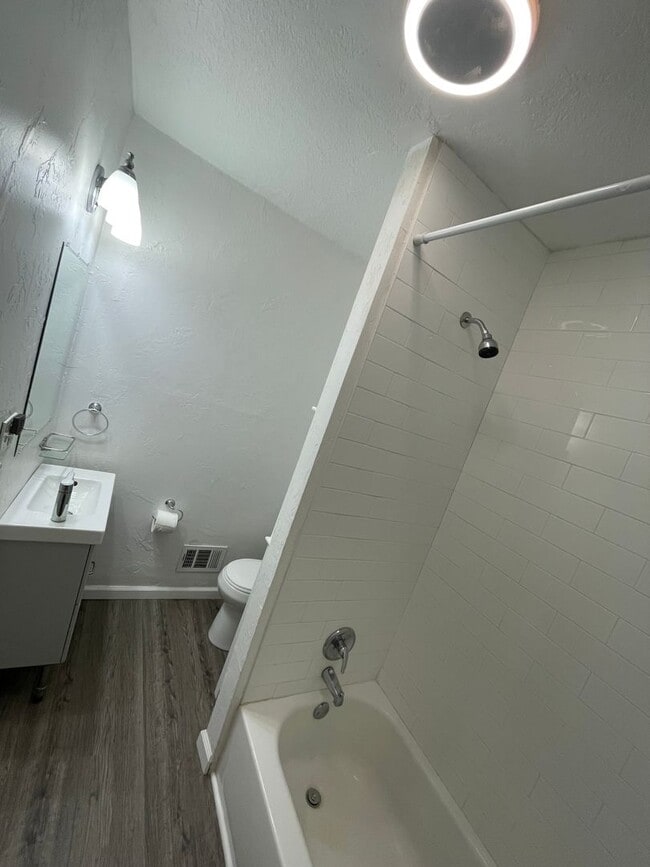 Building Photo - Duplex Building in Mt Washington