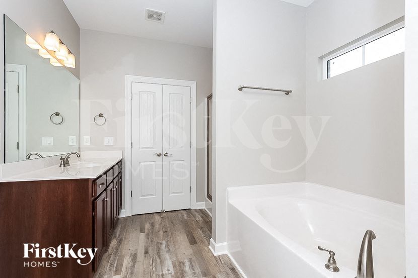 Building Photo - 4722 Beryl Dr