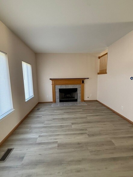 Building Photo - 757 Bayles Dr