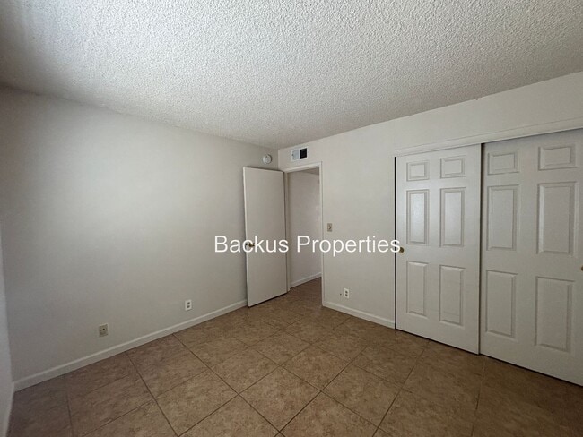 Building Photo - Great home in North Salinas -Three bedrooms