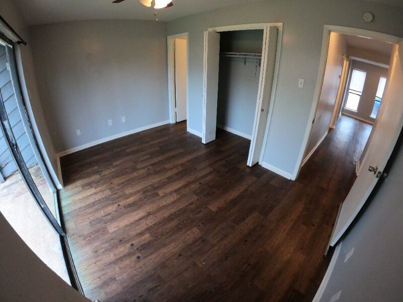 Building Photo - 402 Manuel Dr