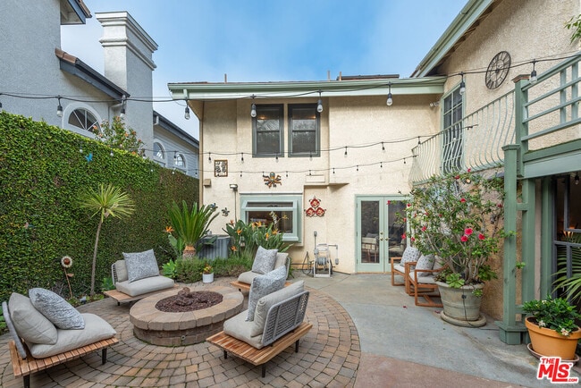 Building Photo - 7538 W 81st St