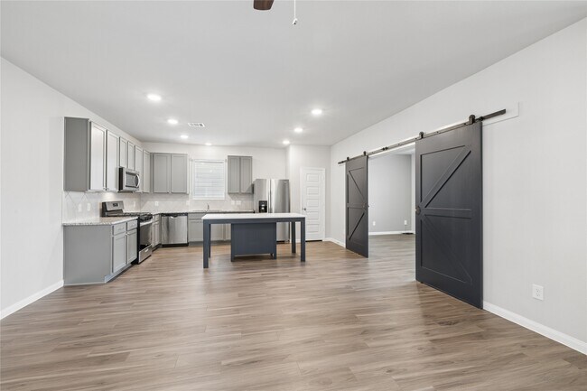 Building Photo - 2425 Shellcracker Dr