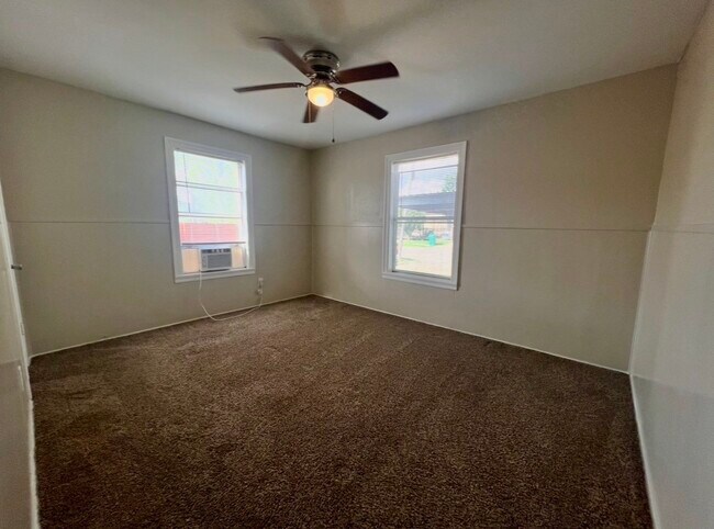 Building Photo - 415 Randall St