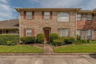 Building Photo - 1133 Green Meadow St