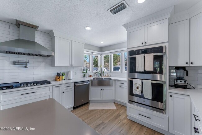 Building Photo - 4340 Blue Heron Dr