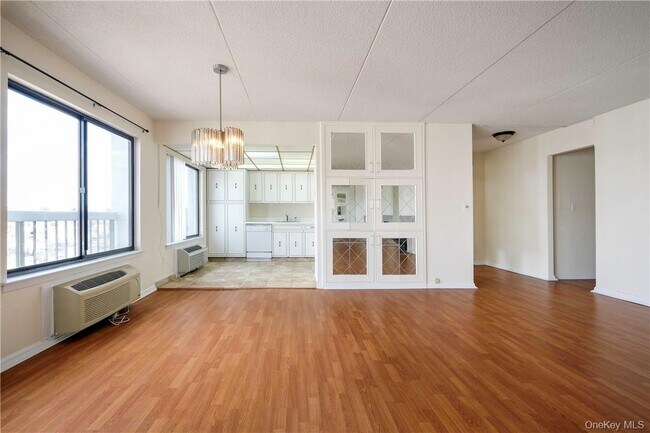 Building Photo - 400 High Point Dr