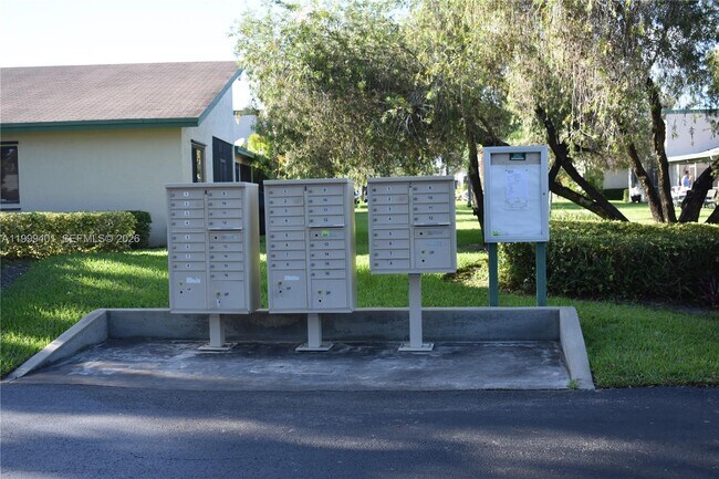 Building Photo - 454 Lakeview Dr