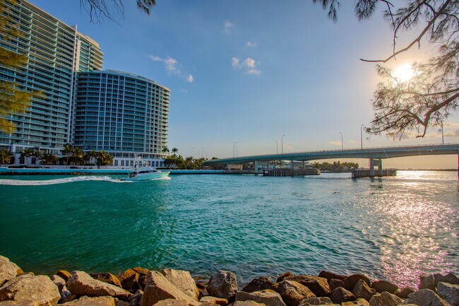 Building Photo - 18021 Biscayne Blvd