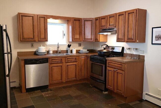 Building Photo - 65 Brookline St