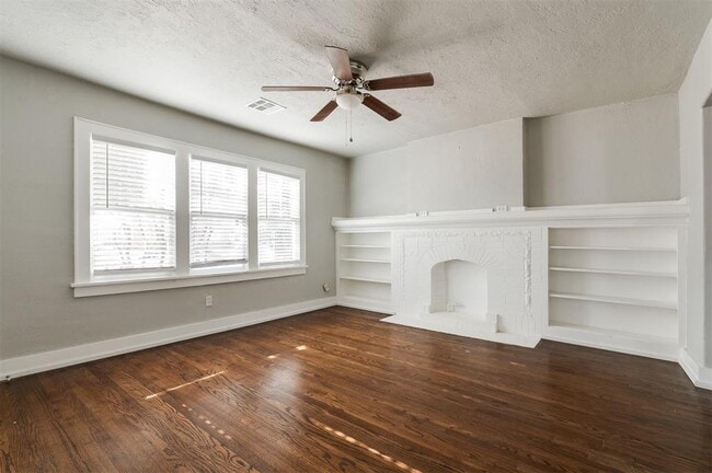 Building Photo - 2555 NW 20th St