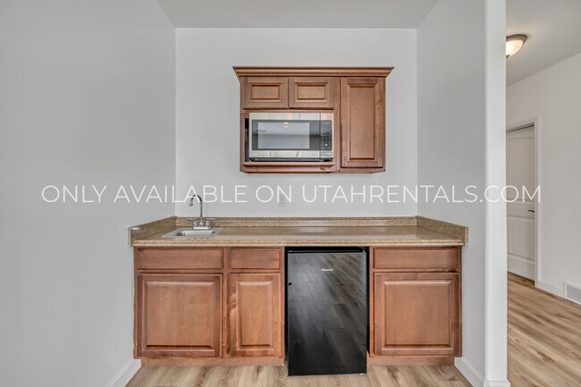 Building Photo - 2979 Desert Forest Ln