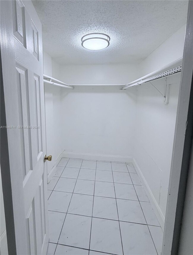 Building Photo - 10000 NW 80th Ct