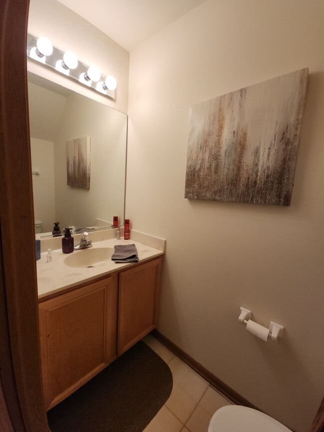 Building Photo - 1542 Sauganash Ct