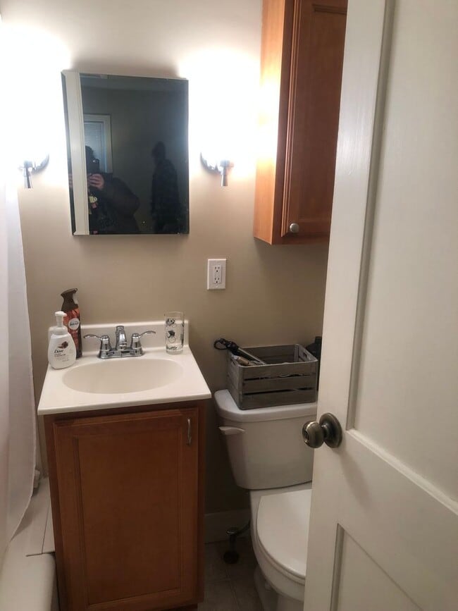 Building Photo - 204 1/2-204-1/2 Park Rd