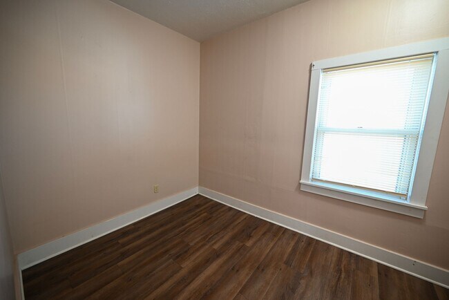 Building Photo - 1200 1/2 Superior Ave