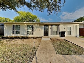 Building Photo - Remodeled 4-Bed, 2-Bath Home with Fenced Backyard in Mesquite, TX