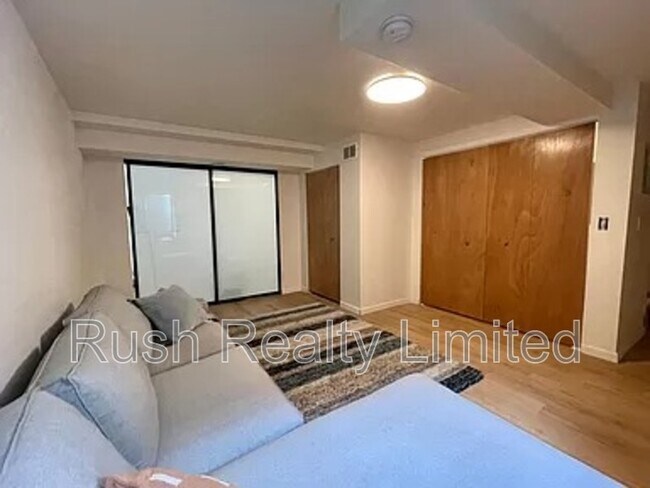 Building Photo - 2657 S University Blvd