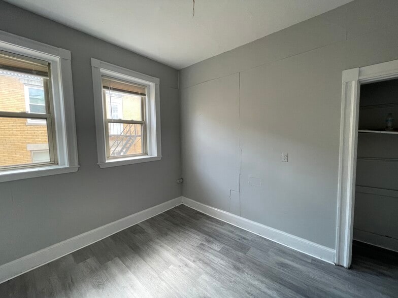 Building Photo - 11 Park