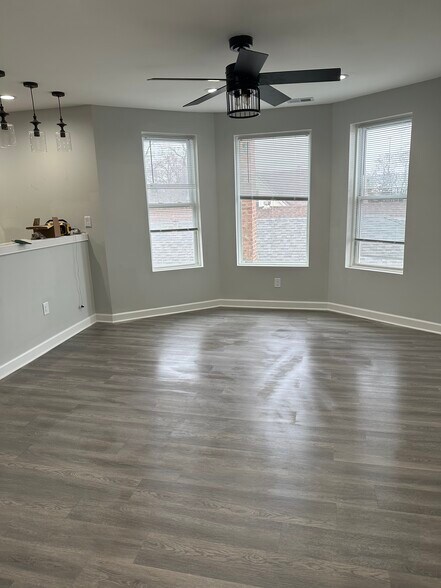 Living Room/Eat in Kitchen - 9215 S State St
