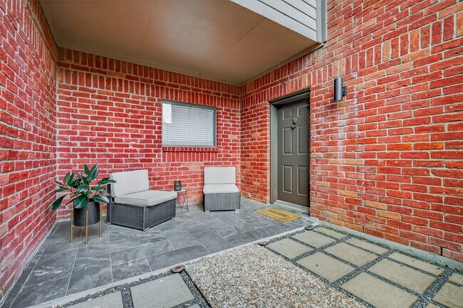 Building Photo - 7447 Cambridge St