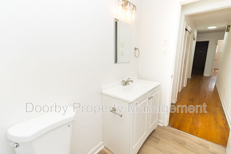 Building Photo - 1609 Oak St