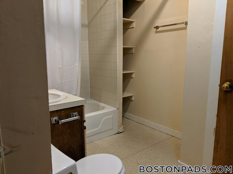 Building Photo - 19 Peterborough St