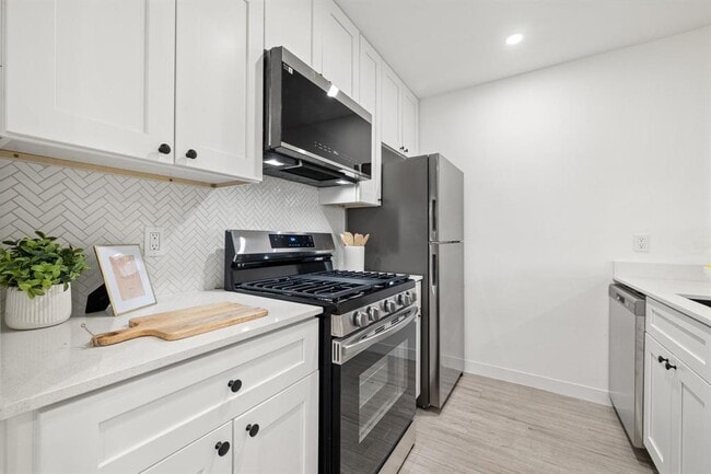 Building Photo - 5911 Sheridan Ave