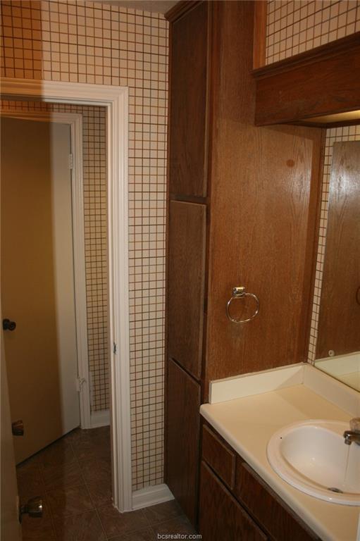 Building Photo - 1805 Woodsman Dr